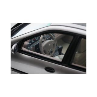 Renault Laguna V6 3.0 Baccara Gris Opale 1996 OttO mobile 1:18 Resinemodell (Türen, Motorhaube... nicht zu öffnen!)